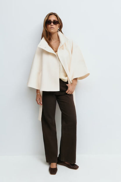 Catherine | Manteau Ceinturé à Col Haut Élégant