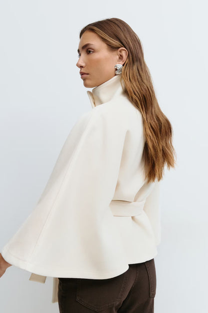 Catherine | Manteau Ceinturé à Col Haut Élégant